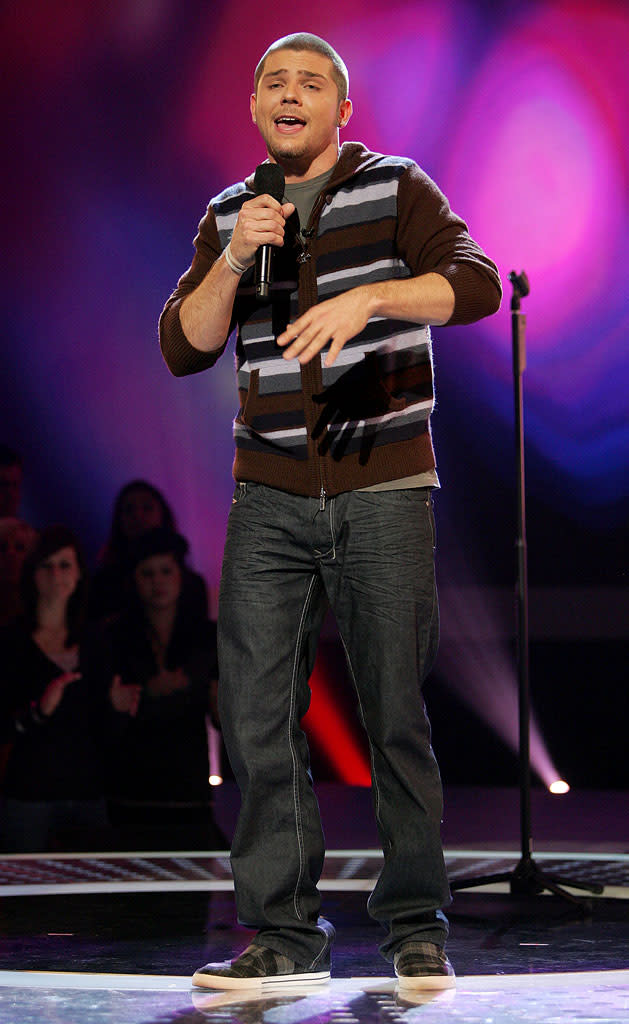 Chris Richardson performs on the 6th season of American Idol.