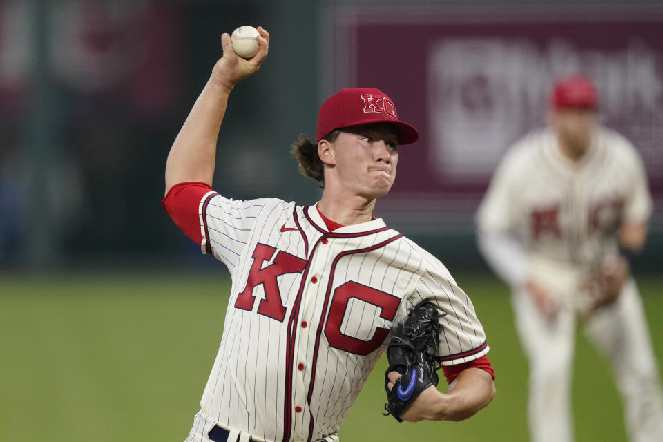 Kansas City Royals starting pitcher Brady Singer throws during the first inning of the team's baseball game against the St. Louis Cardinals on Tuesday, Sept. 22, 2020, in Kansas City, Mo. (AP Photo/Charlie Riedel)