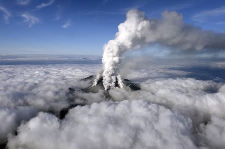 Volcanic smoke rises from Mount Ontake, which straddles Nagano and Gifu prefectures, central Japan, September 27, 2014, in this photo taken and released by Kyodo. REUTERS/Kyodo