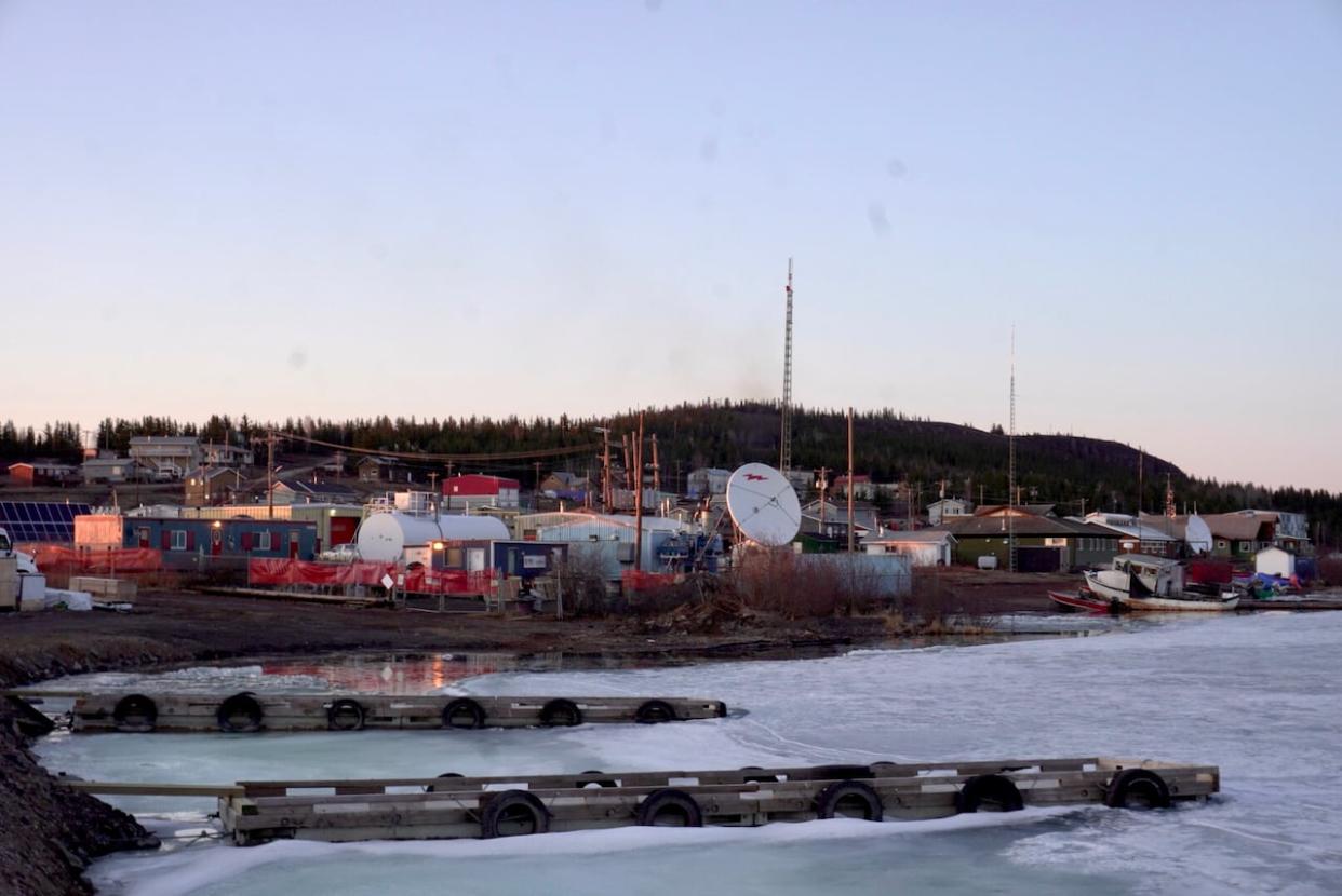 Łutselk'e, N.W.T., seen here in a file photo, is a community of about 330 people. The community, like many in the North, saw milder temperatures in December, which changed Christmas plans for residents. (Natalie Pressman/CBC - image credit)