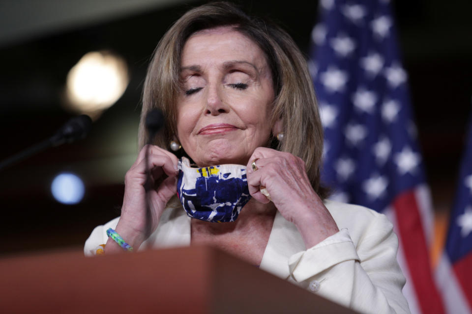 美國眾議院議長裴洛西（Nancy Pelosi）的口罩樣式相當多變。（圖片來源：REUTERS/Tom Brenner）