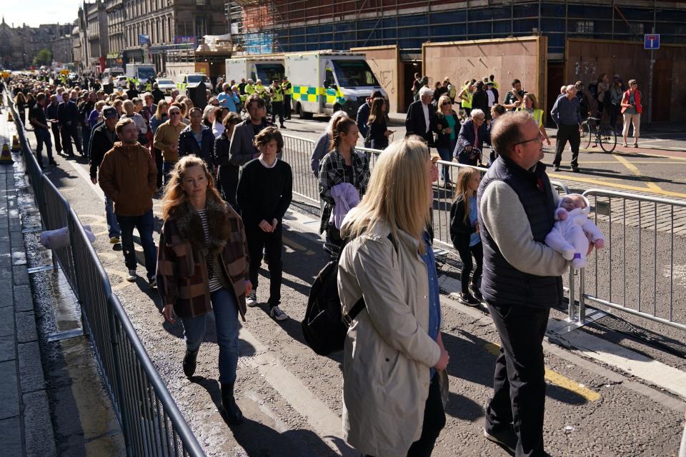 Members of the public queue to pay their respects to the Queen in St Giles’ Cathedral, Edinburgh (Jacob King/PA) (PA Wire)