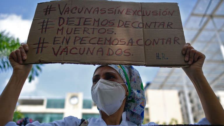 En Venezuela hay un fuerte reclamo para la llegada de vacunas, mientras la gente se las arregla como puede
