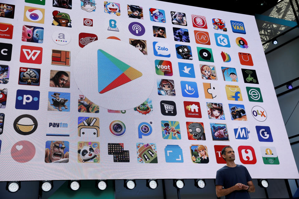 Imagen con el logo de Google Play y aplicaciones que se comercializan en ella. REUTERS/Stephen Lam