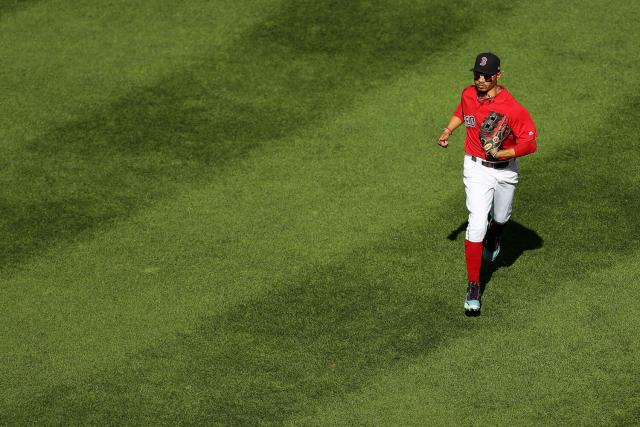 Mookie Betts (3 HRs) powers Red Sox