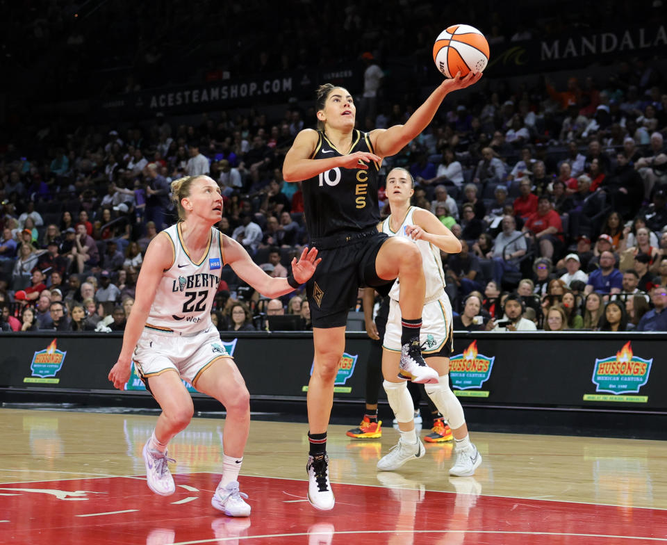 LAS VEGAS, NEVADA - JUNE 29: Kelsey Plum #10 of the Las Vegas Aces drives to the basket against Courtney Vandersloot #22 of the New York Liberty in the first quarter of their game at Michelob ULTRA Arena on June 29, 2023 in Las Vegas, Nevada. NOTE TO USER: User expressly acknowledges and agrees that, by downloading and or using this photograph, User is consenting to the terms and conditions of the Getty Images License Agreement. (Photo by Ethan Miller/Getty Images)