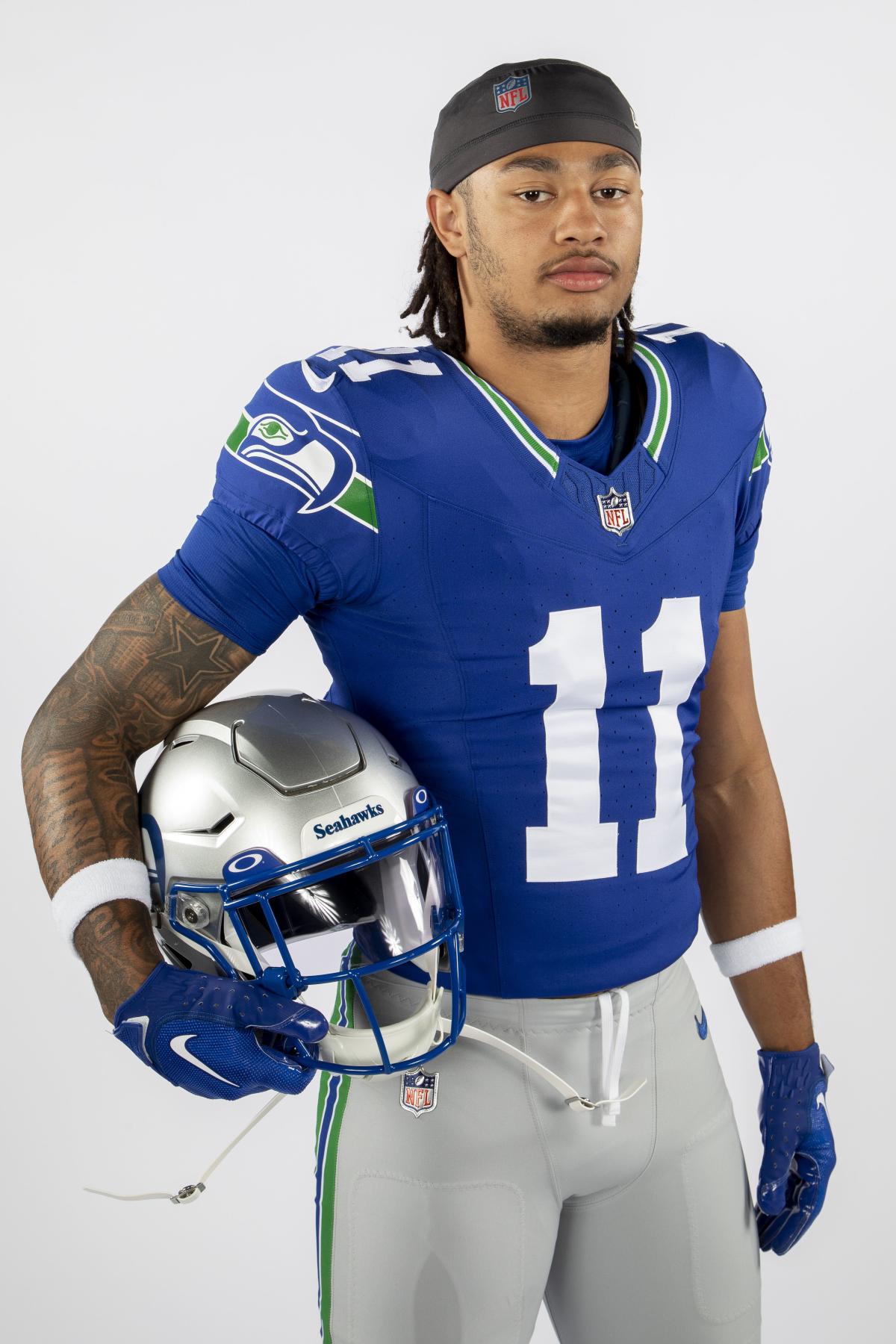 Seahawks unveil 90s throwback uniforms