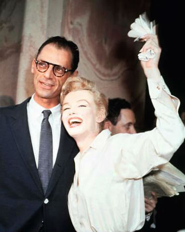 La extraordinaria Marilyn Monroe y el talentoso Arthur Miller se casaron el 29 de junio de 1956. Sin embargo, el amor entre la bella y el genio duró tan sólo cinco años..