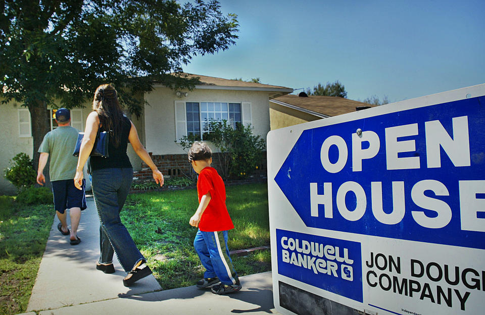 Open house on a home for sale in Sherman Oaks. According to the Mortgage Bankers Association, homebuyer activity spiked during the week ending November 11, as prospective buyers took advantage of declining rates.  (Credit: Lawrence K. Ho, Los Angeles Times via Getty Images)