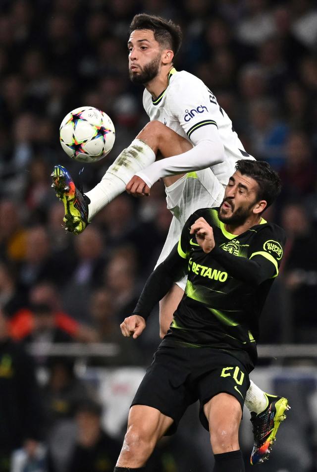 Paulinho of Sporting CP celebrates with teammates after scoring a News  Photo - Getty Images