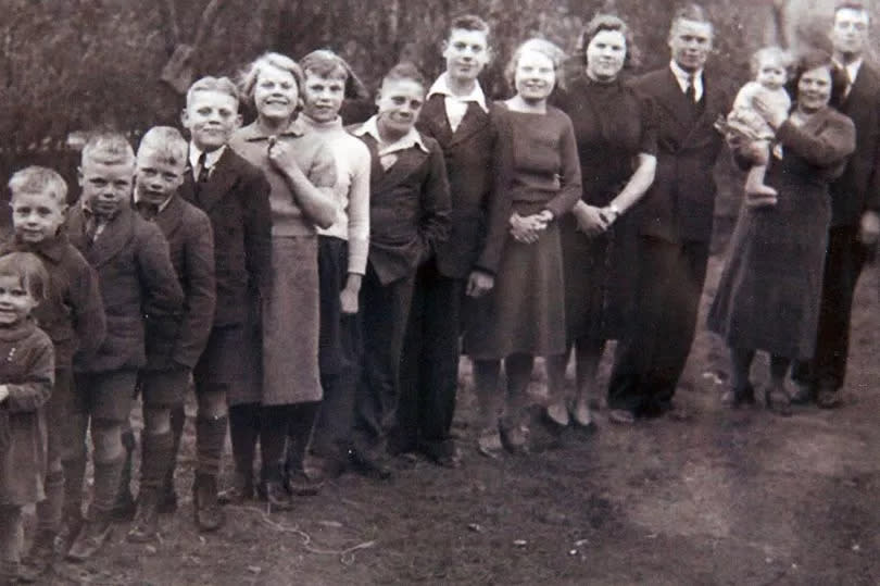 All twelve siblings of the Tweed family pictured at the start of World War II