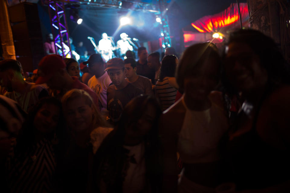 A Baile Funk party, in the Shantytown of Complexo Mare, in Rio de Janeiro, Brazil in August 2016. (Photo: Rafael Fabrés)