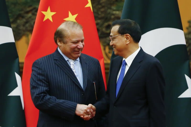 巴基斯坦總理夏立夫（左）與中國國務院總理李克強（右）（AP）