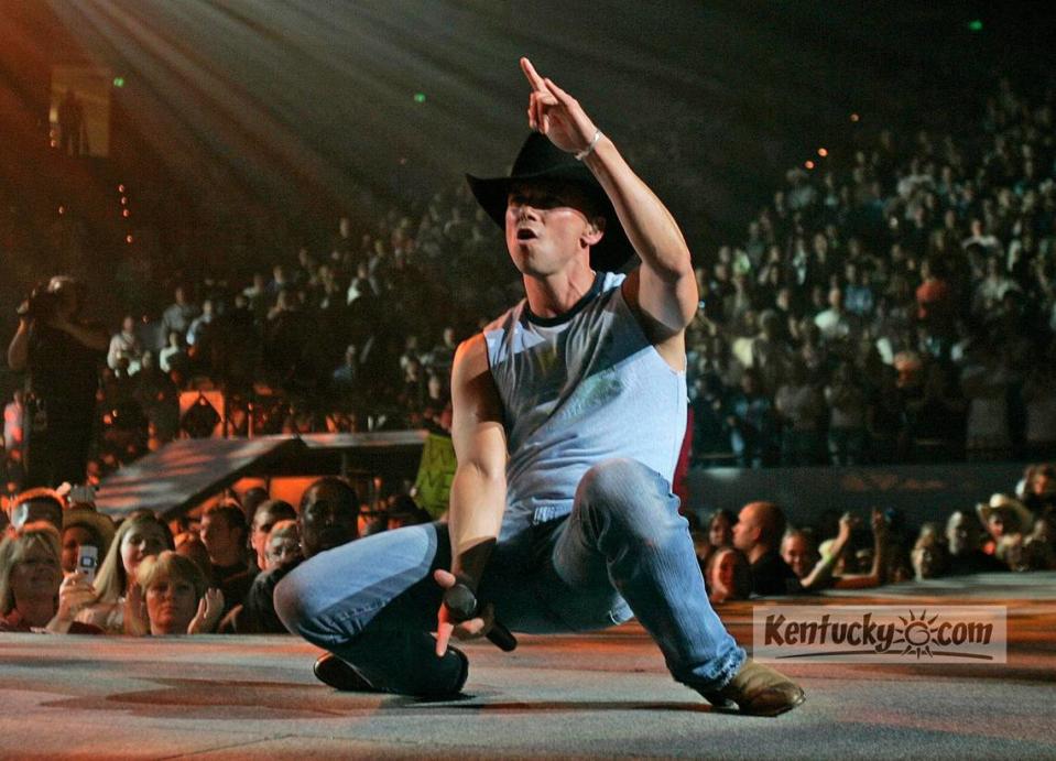 Kenny Chesney  played Rupp Arena on Saturday March 25, 2006 in Lexington,  Ky. Mark Cornelison/Staff  PLEASE NOTE:  NO SALE FOR PRINT ORDERS.