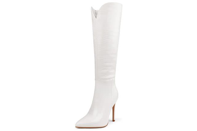 White Boots Are the Secret to Transitional Dressing - theFashionSpot