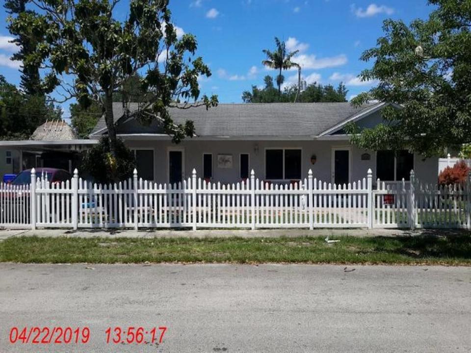 6129 Hayes St., Hollywood, Florida