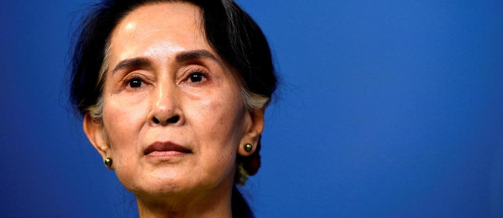 Aung San Suu Kyi est poursuivie pour avoir importé illégalement des talkies-walkies et violé des restrictions liées au coronavirus.
