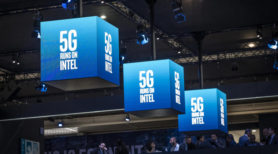 In a move that accompanies today's shocking settlement between Apple andQualcomm, Intel has suddenly announced it's not even going to try building 5Gmodems for smartphones