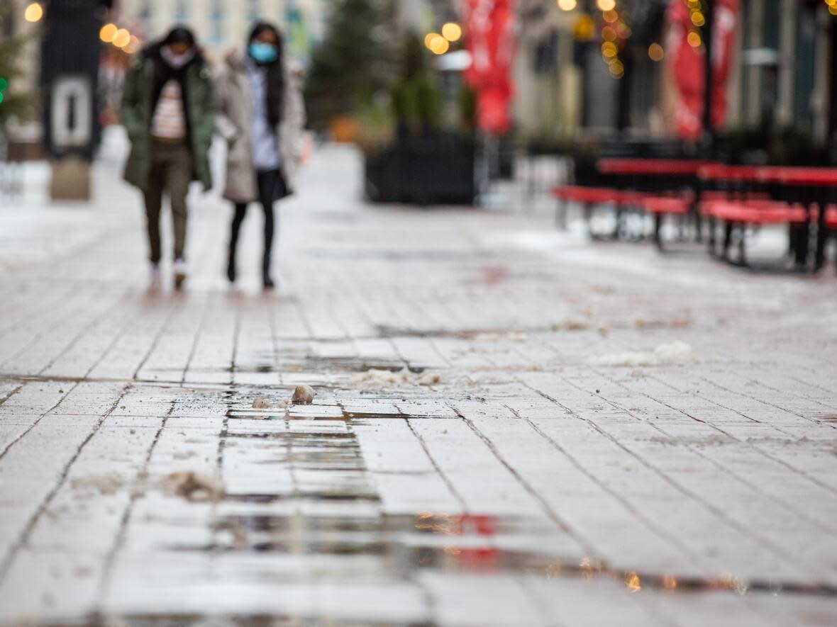 People walk down Sparks Street in Ottawa in December 2020. Health officials are promoting flu and COVID vaccines as the third pandemic Christmas nears. (Andrew Lee/CBC - image credit)