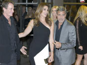 George Clooney scheint es ohnehin auf Cindy Crawford abgesehen zu haben – nicht nur privat, sondern auch bei offiziellen Veranstaltungen wie dem Launch von "Casamigos", der Tequilamarke von ihm und Rande Gerber. Aber kann man diesen Augen auch nur im Ansatz böse sein? (Bild-Copyright: WENN.com)