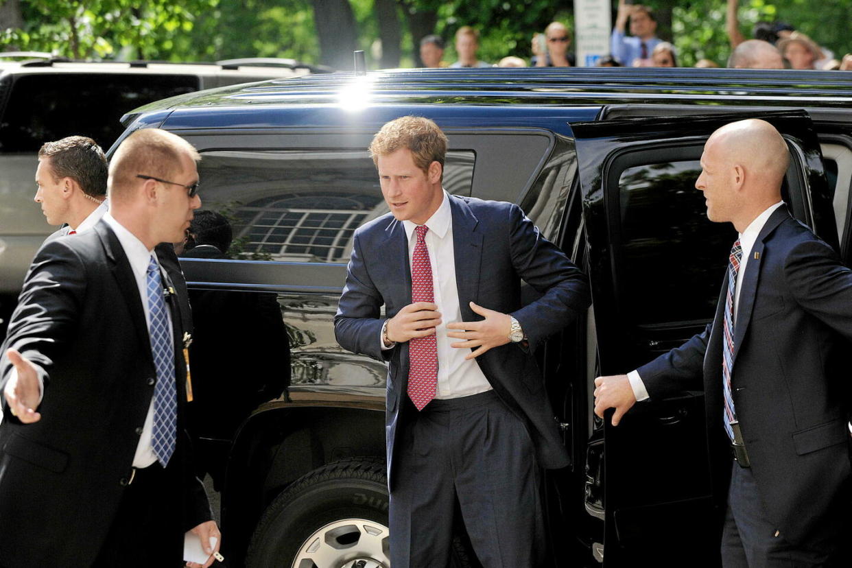 Le prince Harry, en 2013, entouré de son service d'ordre en tant que membre senior de la famille royale  - Credit:Olivier Douliery / STARTRAKS PHOTO / Olivier Douliery/Pool/startraksphoto.com/Cover Images