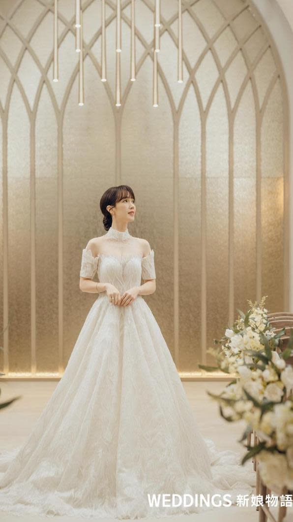 小薰為「新娘物語」拍攝絕美婚紗照。（圖／翻攝自小薰-黃瀞怡臉書）