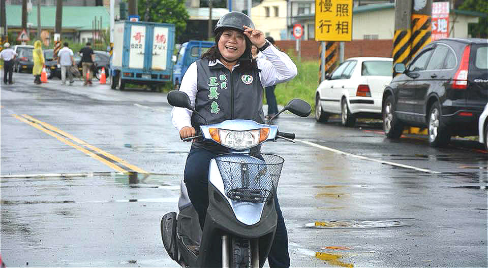 王美惠市議員多年來騎著小綿羊機車，跑遍各城各鄉，深獲民心（圖／王美惠市議員辦公室提供）