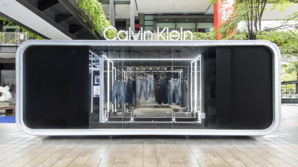 Calvin Klein丹寧快閃店即日起至10月16日，在台北信義區香堤廣場登場。（Calvin Klein提供）
