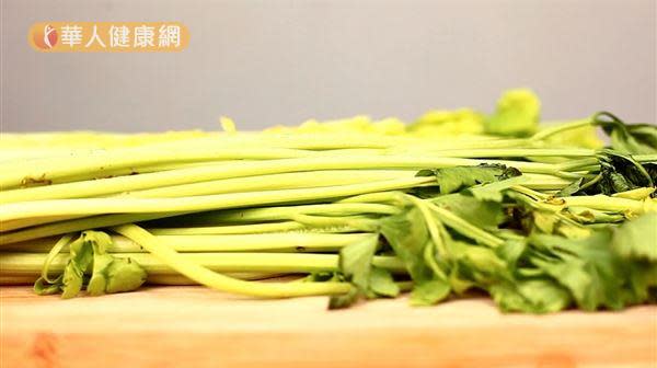 夏日當令蔬果　芹菜挑選小撇步