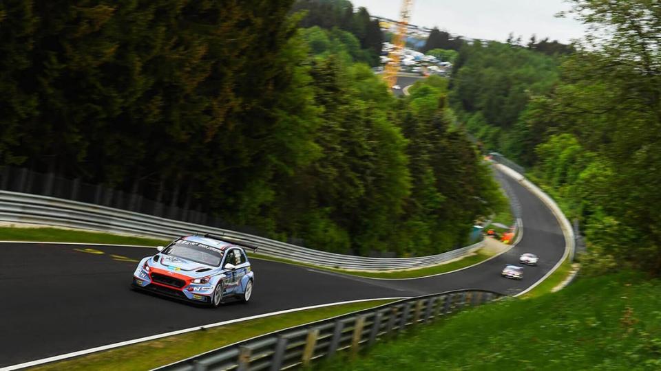 gallery-Motorsport-24h-09-pc.jpeg