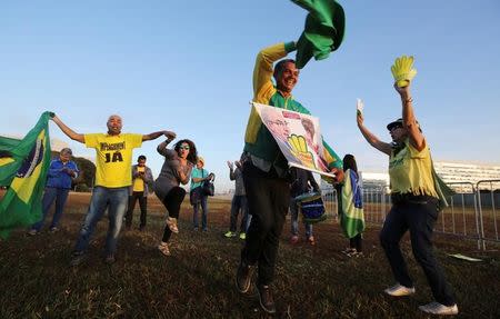 Demonstrators who support Brazil's President Dilma Rousseff's impeachment react in Brasilia, Brazil, May 12, 2016. REUTERS/Paulo Whitaker
