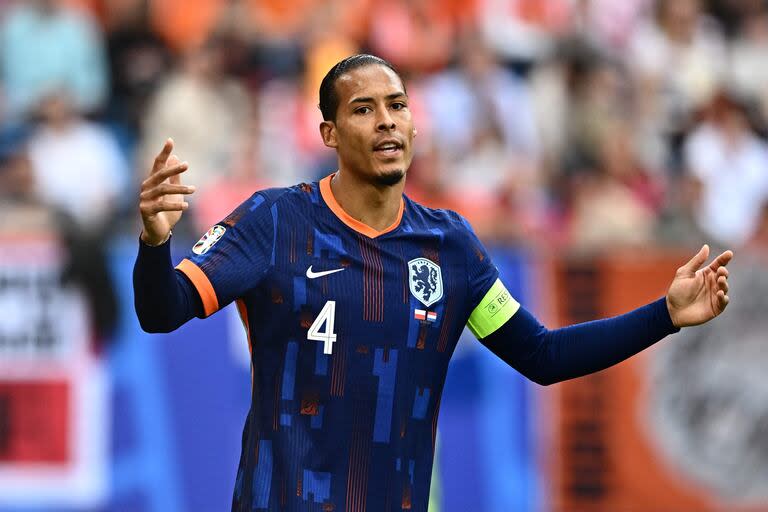 Virgil van Dijk, capitán de Países Bajos, será titular en el enfrentamiento de este viernes ante Francia, por la etapa de grupos