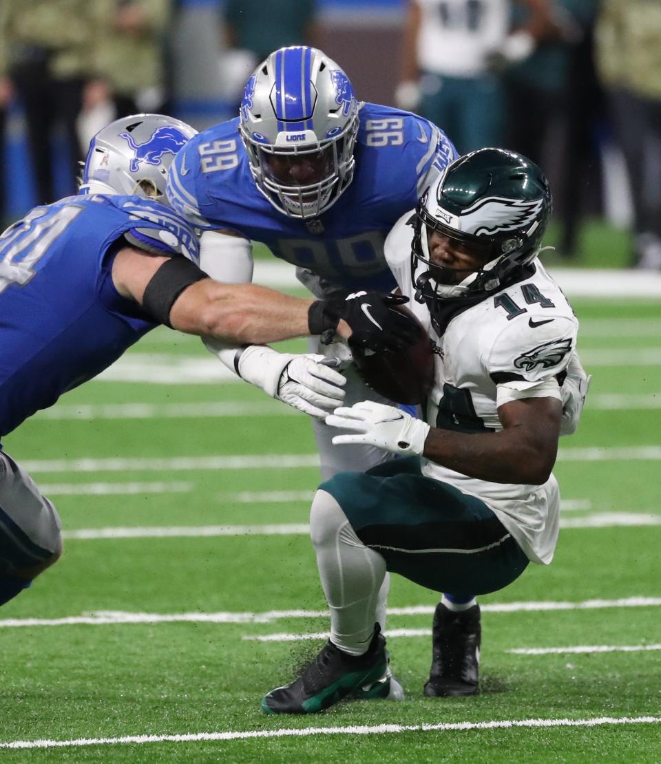 Detroit Lions inside linebackers <a class="link " href="https://sports.yahoo.com/nfl/players/30189" data-i13n="sec:content-canvas;subsec:anchor_text;elm:context_link" data-ylk="slk:Alex Anzalone;sec:content-canvas;subsec:anchor_text;elm:context_link;itc:0">Alex Anzalone</a> (34) and <a class="link " href="https://sports.yahoo.com/nfl/players/32737" data-i13n="sec:content-canvas;subsec:anchor_text;elm:context_link" data-ylk="slk:Julian Okwara;sec:content-canvas;subsec:anchor_text;elm:context_link;itc:0">Julian Okwara</a> (99) tackle <a class="link " href="https://sports.yahoo.com/nfl/teams/philadelphia/" data-i13n="sec:content-canvas;subsec:anchor_text;elm:context_link" data-ylk="slk:Philadelphia Eagles;sec:content-canvas;subsec:anchor_text;elm:context_link;itc:0">Philadelphia Eagles</a> running back <a class="link " href="https://sports.yahoo.com/nfl/players/33538" data-i13n="sec:content-canvas;subsec:anchor_text;elm:context_link" data-ylk="slk:Kenneth Gainwell;sec:content-canvas;subsec:anchor_text;elm:context_link;itc:0">Kenneth Gainwell</a> (14) during second half action at Ford Field Sunday, Oct. 31, 2021. Detroit Lions