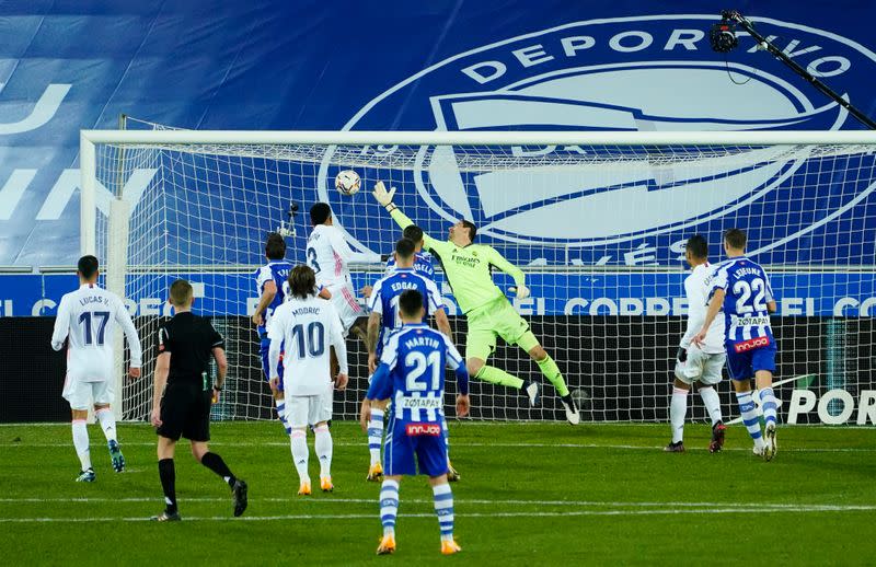 La Liga Santander - Deportivo Alaves v Real Madrid