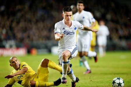 Football - Soccer - FC Copenhagen vs FC Porto - UEFA Champions League Group Stage - Group G - Parken Stadium, Copenhagen, Denmark - 22/11/2016. FC Copenhagen's Benjamin Verbic and FC Porto's Maxi Pereira in action. Scanpix Denmark/Liselotte Sabroe/via REUTERS