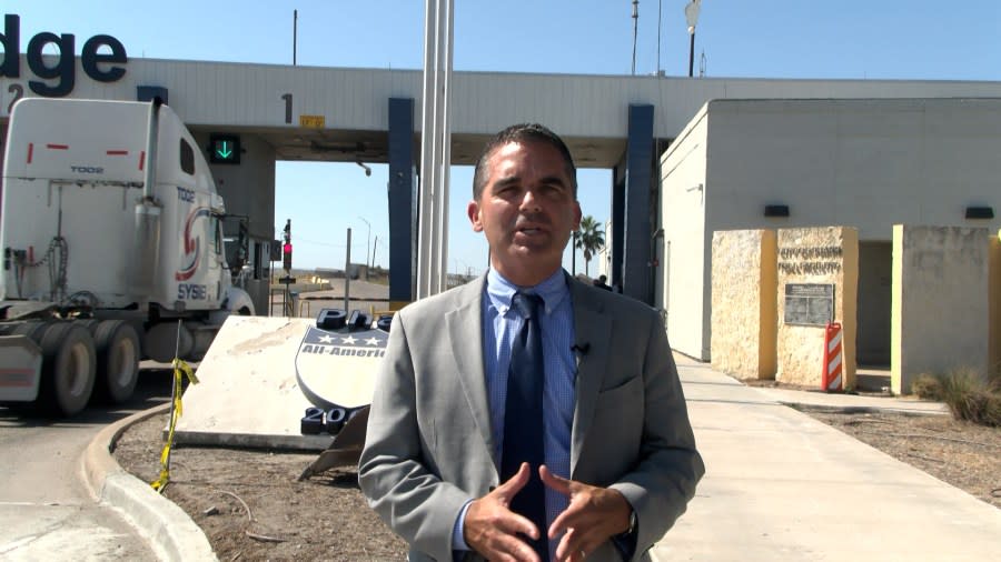 <em><sub>Jason Marczak, senior director of the Atlantic Council, led a group Wednesday, Sept. 13, 2023, to tour the Pharr International Bridge in South Texas. (Sandra Sanchez/Border Report)</sub></em>
