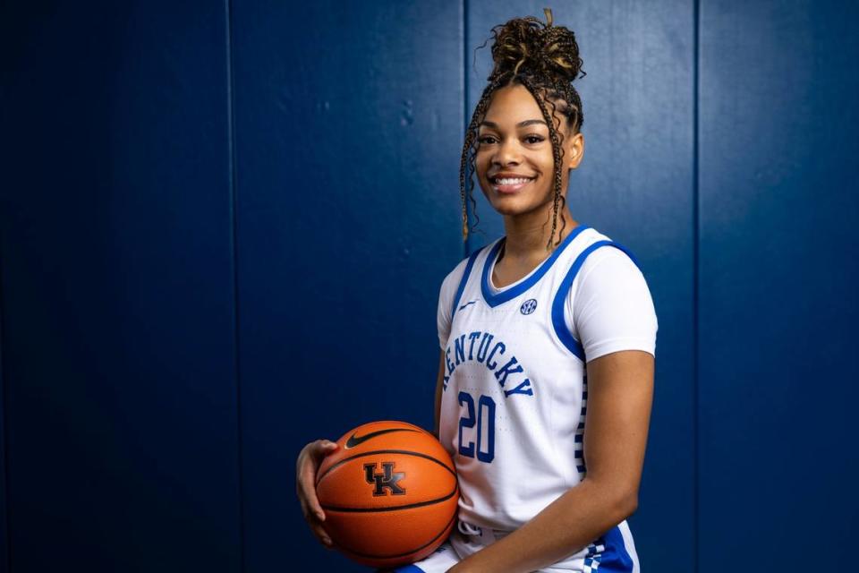 Kentucky’s Amiya Jenkins returned to the court Thursday for the first time since Nov. 25 after battling a shoulder injury. The sophomore guard scored 20 points on 9-of-11 shooting in UK’s comeback win. Silas Walker/Silas Walker/Lexington Herald-Le