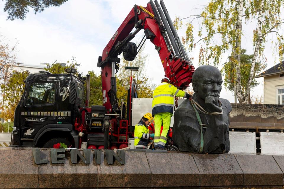 FINLANDIA-LENIN-ESTATUA (AP)