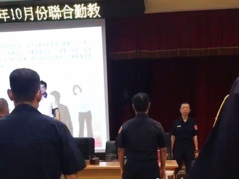 苓雅分局長帶頭請氣功老師於聯合勤教中做操。（翻攝畫面）