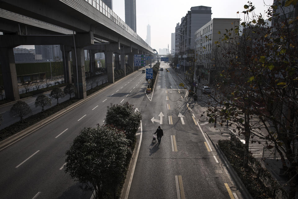 Nur vereinzelt sind noch Menschen auf den Straßen Wuhans zu sehen. (Bild: Getty Images)