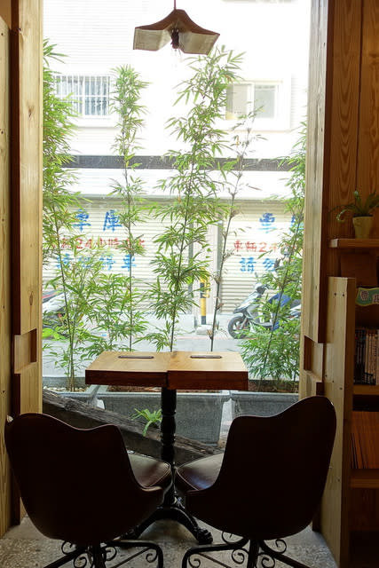 《台中咖啡》巷木咖啡‧二手書　烘焙公平交易豆的芬芳