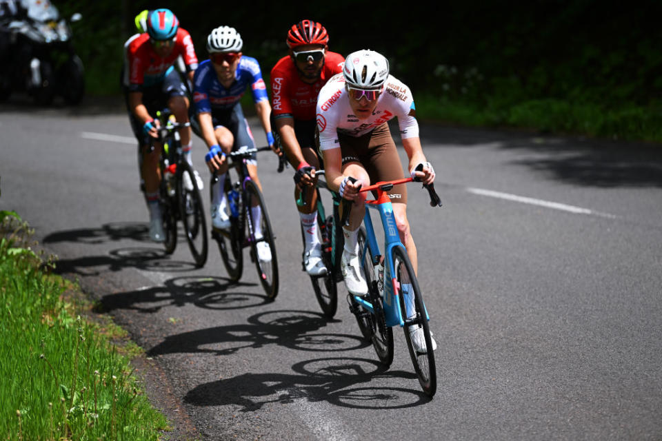 The Critérium du Dauphiné stage 1 break