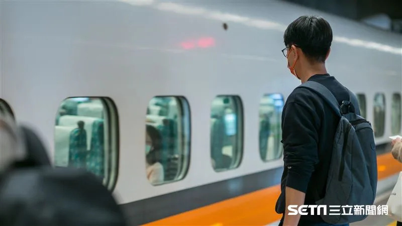 春節10天連假登場，許多民眾搭乘高鐵返鄉。