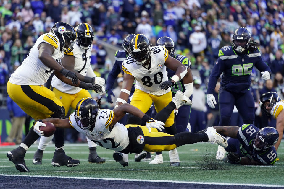 Pittsburgh Steelers running back Najee Harris (22) reaches for a touchdown ahead of Seattle Seahawks defensive end Dre'Mont Jones (55) in the first half of an NFL football game Sunday, Dec. 31, 2023, in Seattle. (AP Photo/Lindsey Wasson)