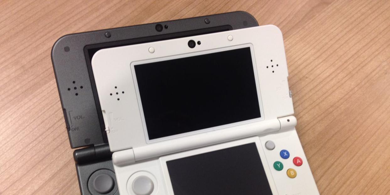 the new 3ds and new 3ds xl side by side