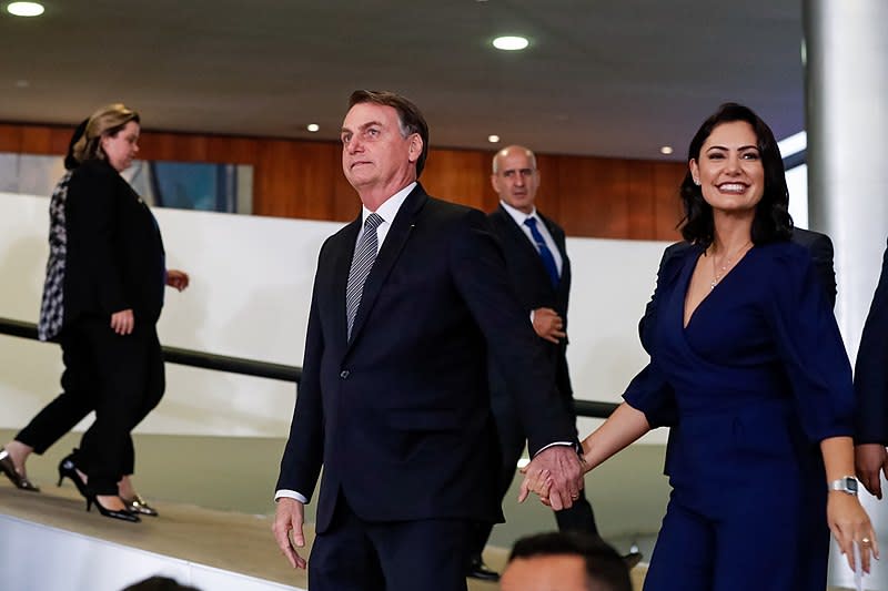 Brasil: esposa de Bolsonaro tiene COVID-19