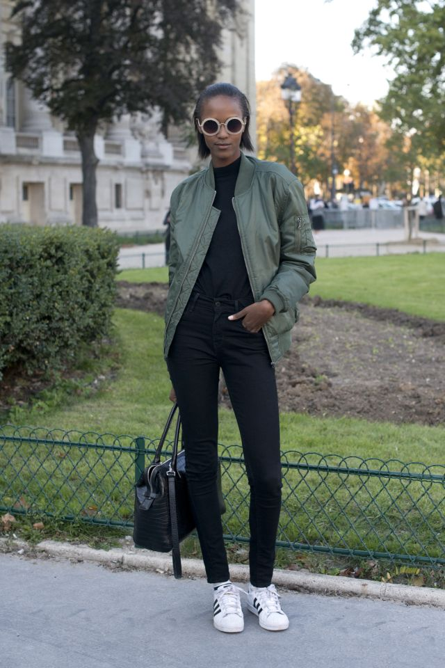 Veste aviateur + jean skinny + baskets blanches