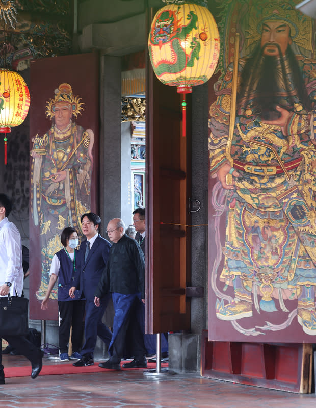 賴副總統出席2024保生文化祭（2） 2024保生文化祭保生大帝聖誕三獻禮祭典23日在台北 市大龍峒保安宮舉行，副總統賴清德（前中）出席共 襄盛舉。 中央社記者趙世勳攝  113年4月23日 