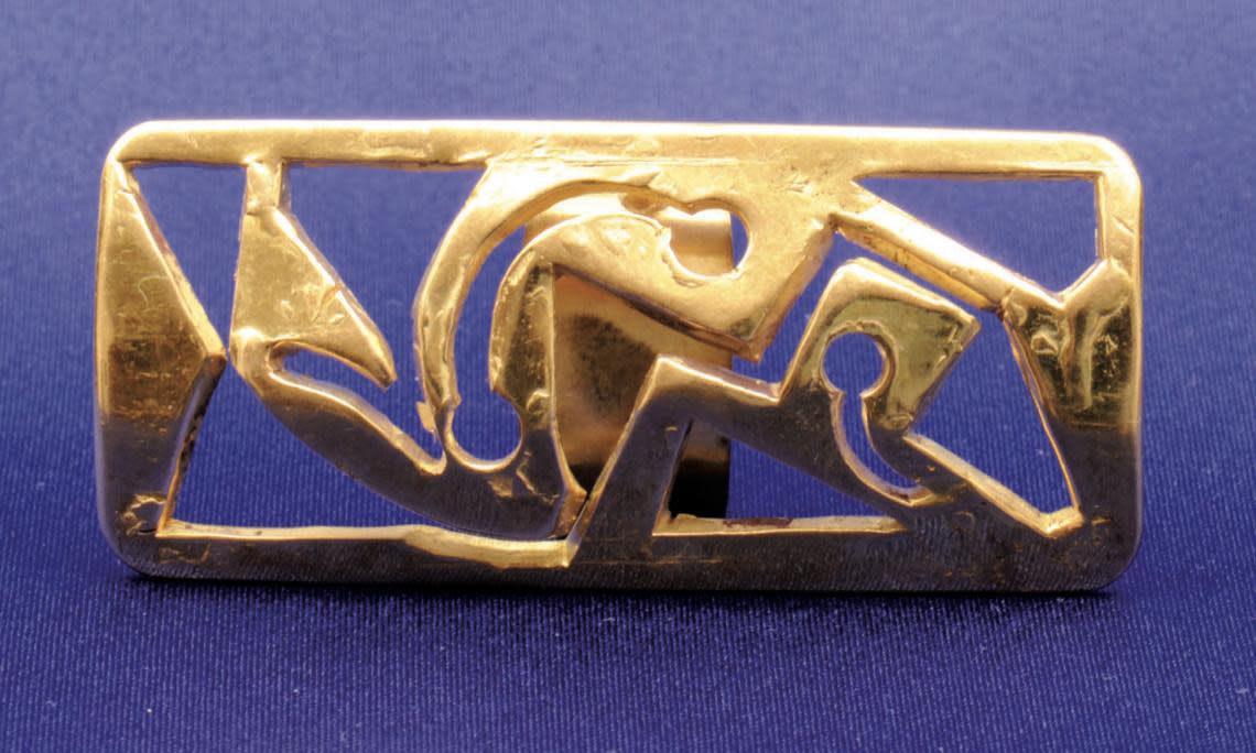 <span>A rectangular ring, one of the 30 pieces of jewellery and 20 status taken in the robbery.</span><span>Photograph: Vittoriale degli Italiani</span>