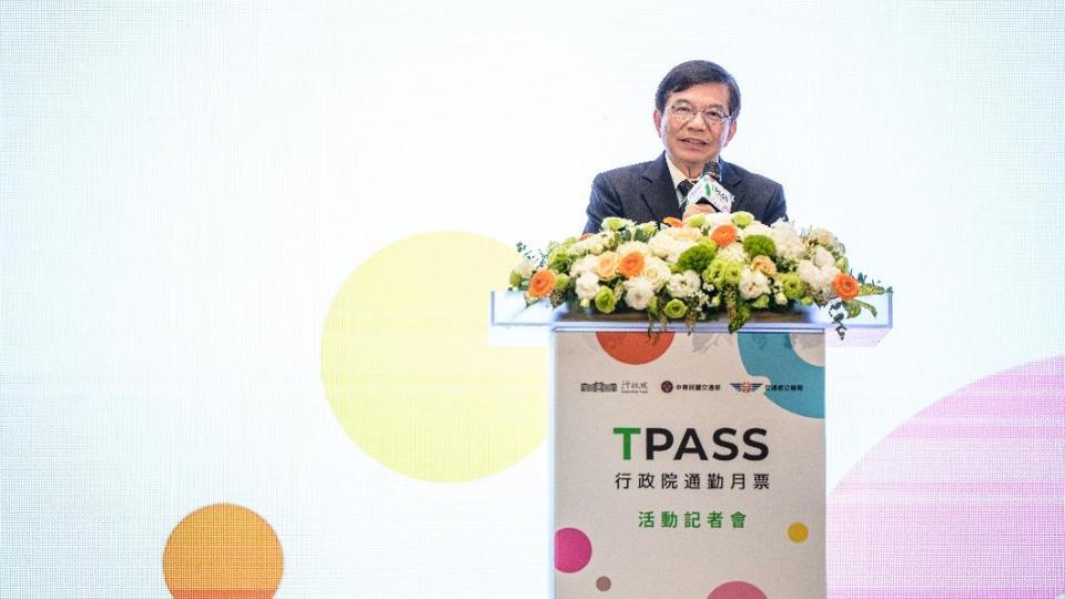 交通部長王國材今（24）日出席「TPASS慶週年 乘車金大放送」記者會。（圖／交通部）